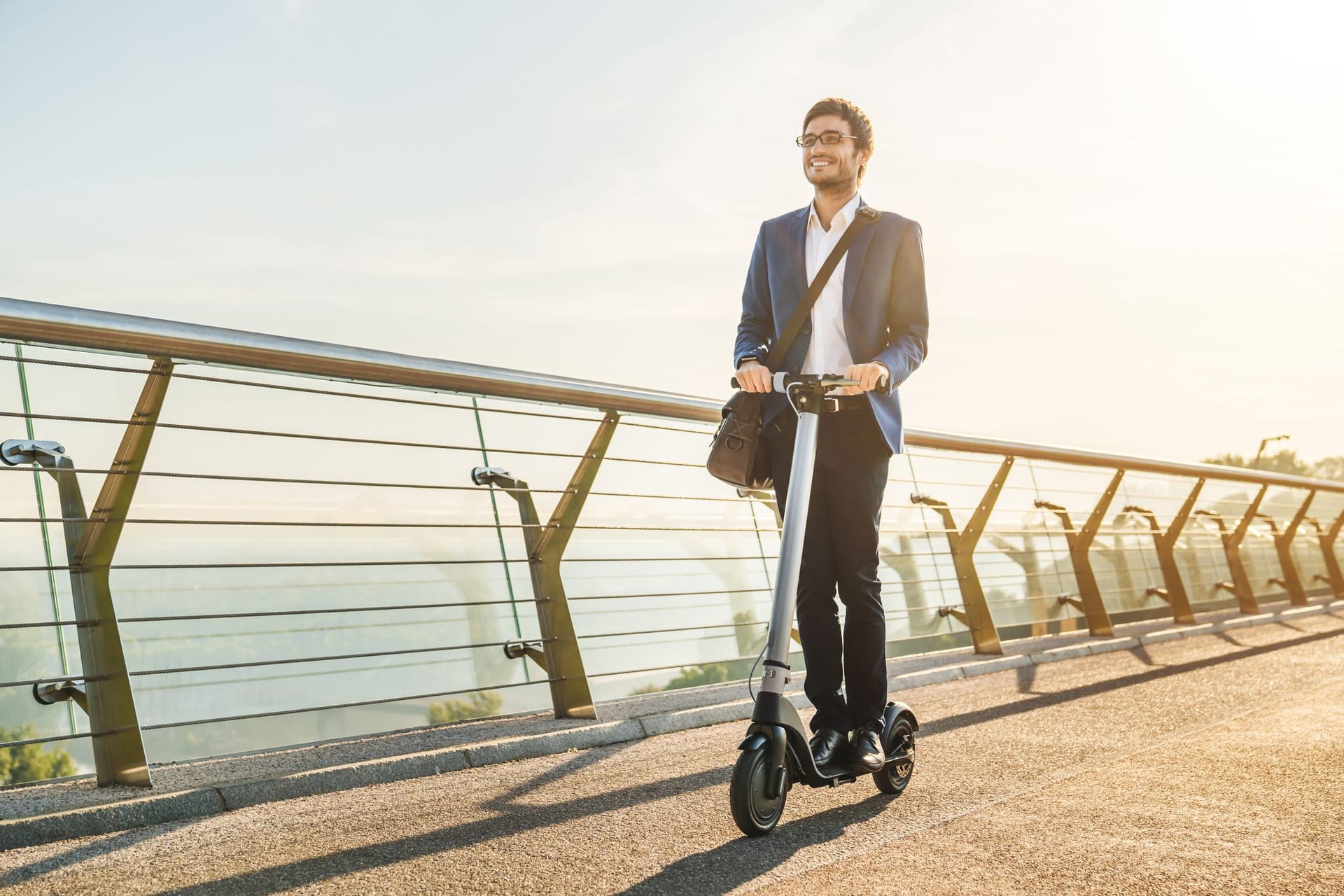 E-Scooter anmelden: Der Gebrauch eines E-Rollers im Straßenverkehr ist nur in Verbindung mit einer Haftpflichtversicherung erlaubt.