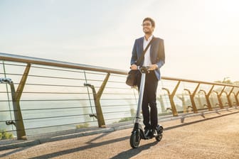 ﻿E-Scooter anmelden: Der Gebrauch eines E-Rollers im Straßenverkehr ist nur in Verbindung mit einer Haftpflichtversicherung erlaubt.