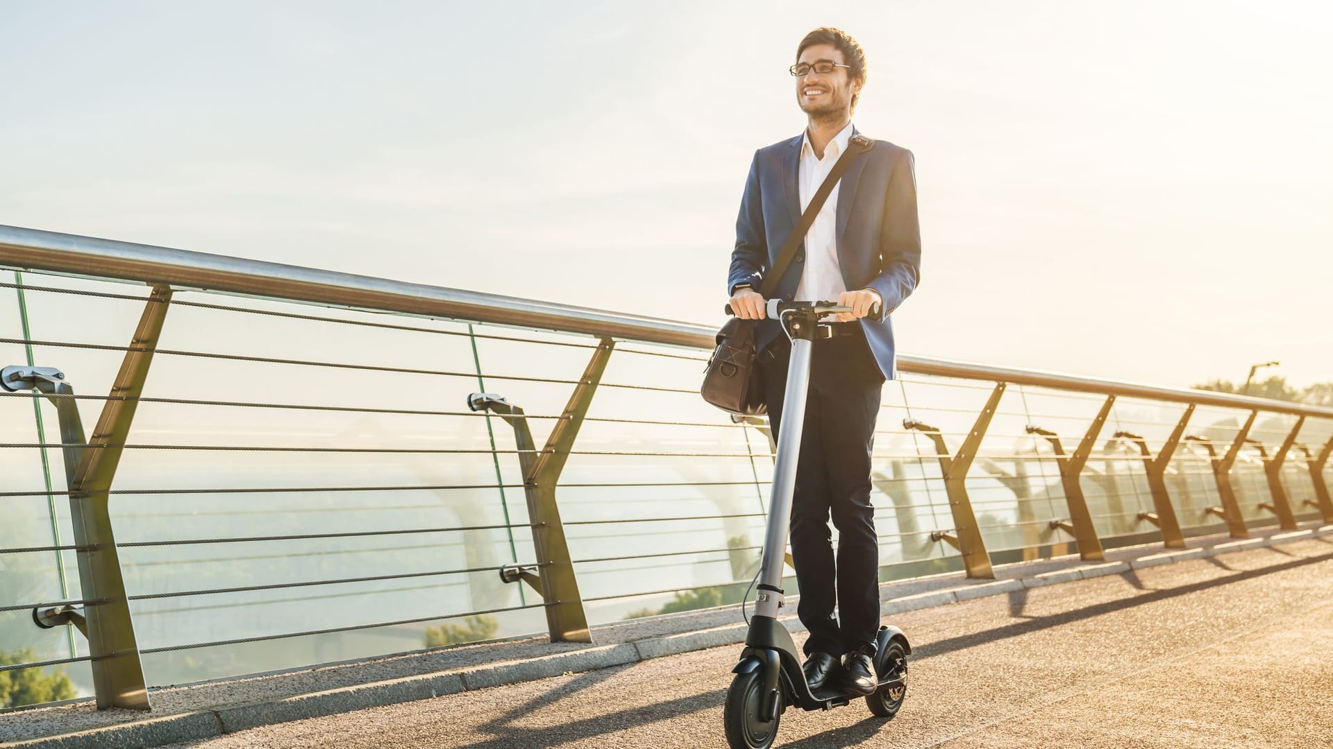 E-Scooter anmelden: Der Gebrauch eines E-Rollers im Straßenverkehr ist nur in Verbindung mit einer Haftpflichtversicherung erlaubt.