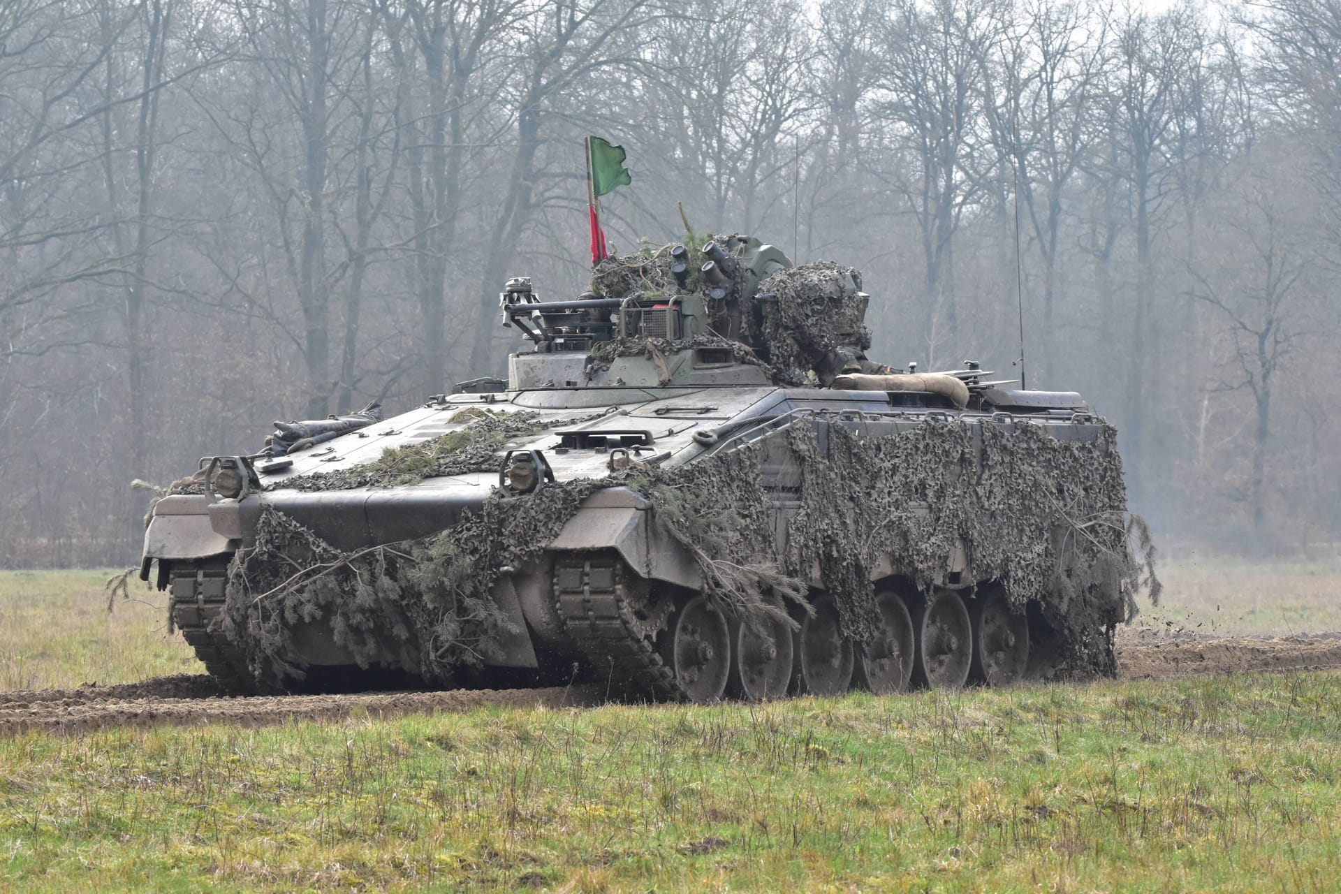 Schützenpanzer Marder auf dem Truppenübungsplatz (Archivbild): Ukrainische Soldaten beginnen jetzt die Ausbildung in Deutschland.