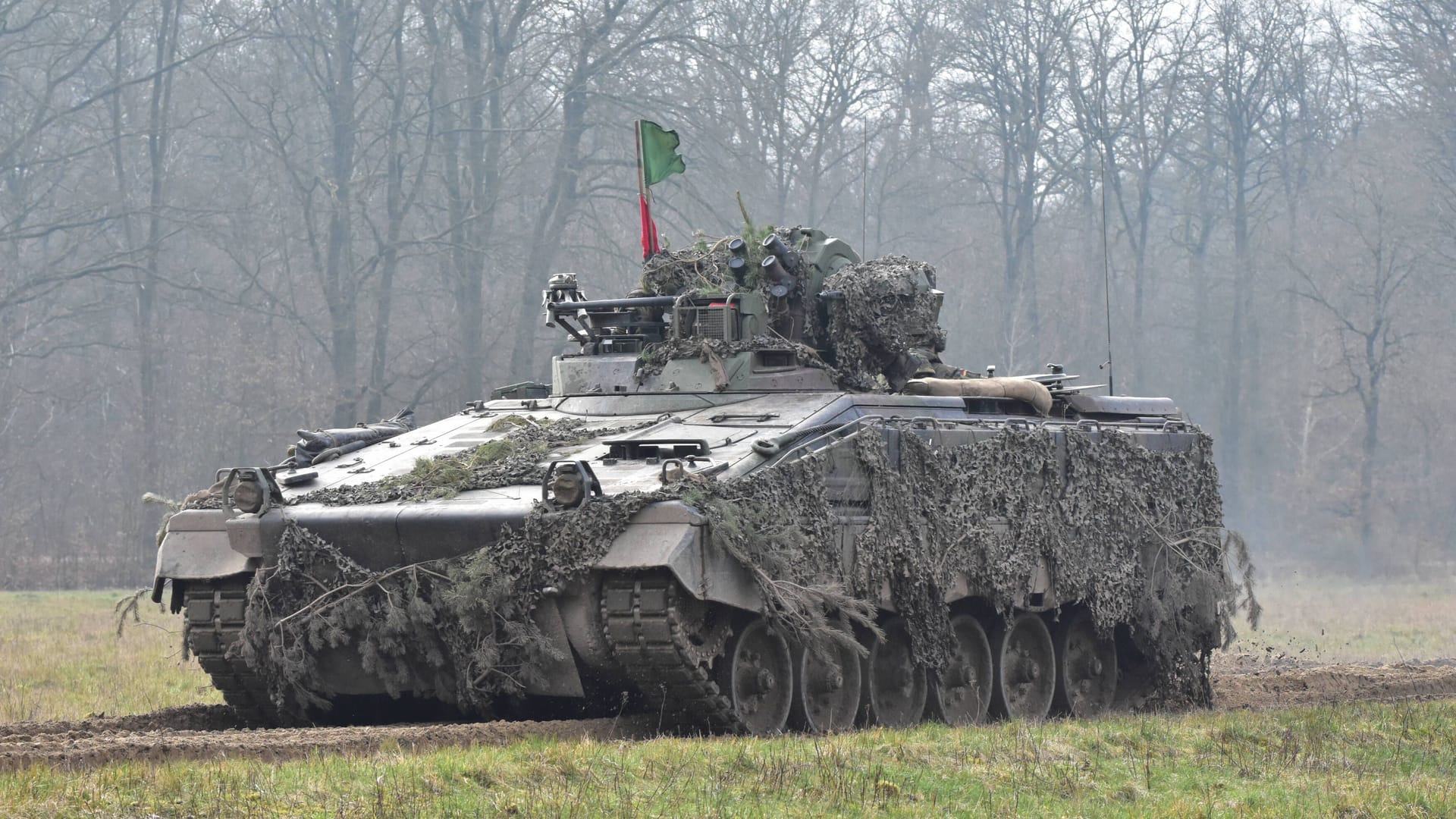 Schützenpanzer Marder auf dem Truppenübungsplatz (Archivbild): Ukrainische Soldaten beginnen jetzt die Ausbildung in Deutschland.