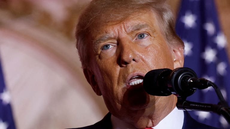 Donald Trump: Der Ex-Präsident wird mit Verleumdungs- und Vergewaltigungsvorwürfen konfrontiert.