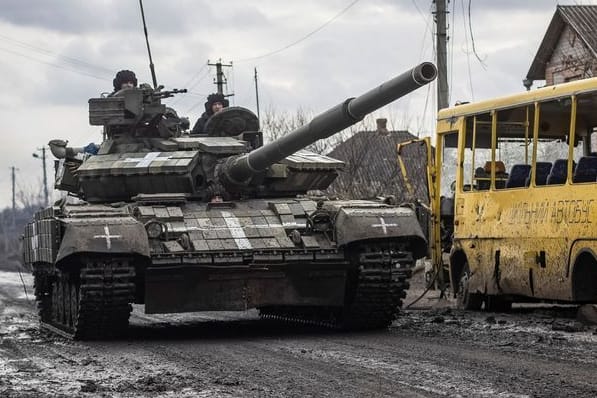 Bislang lieferte der Westen nur Kampfpanzer sowjetischer Bauart an die Ukraine: Das wird sich nun ändern.