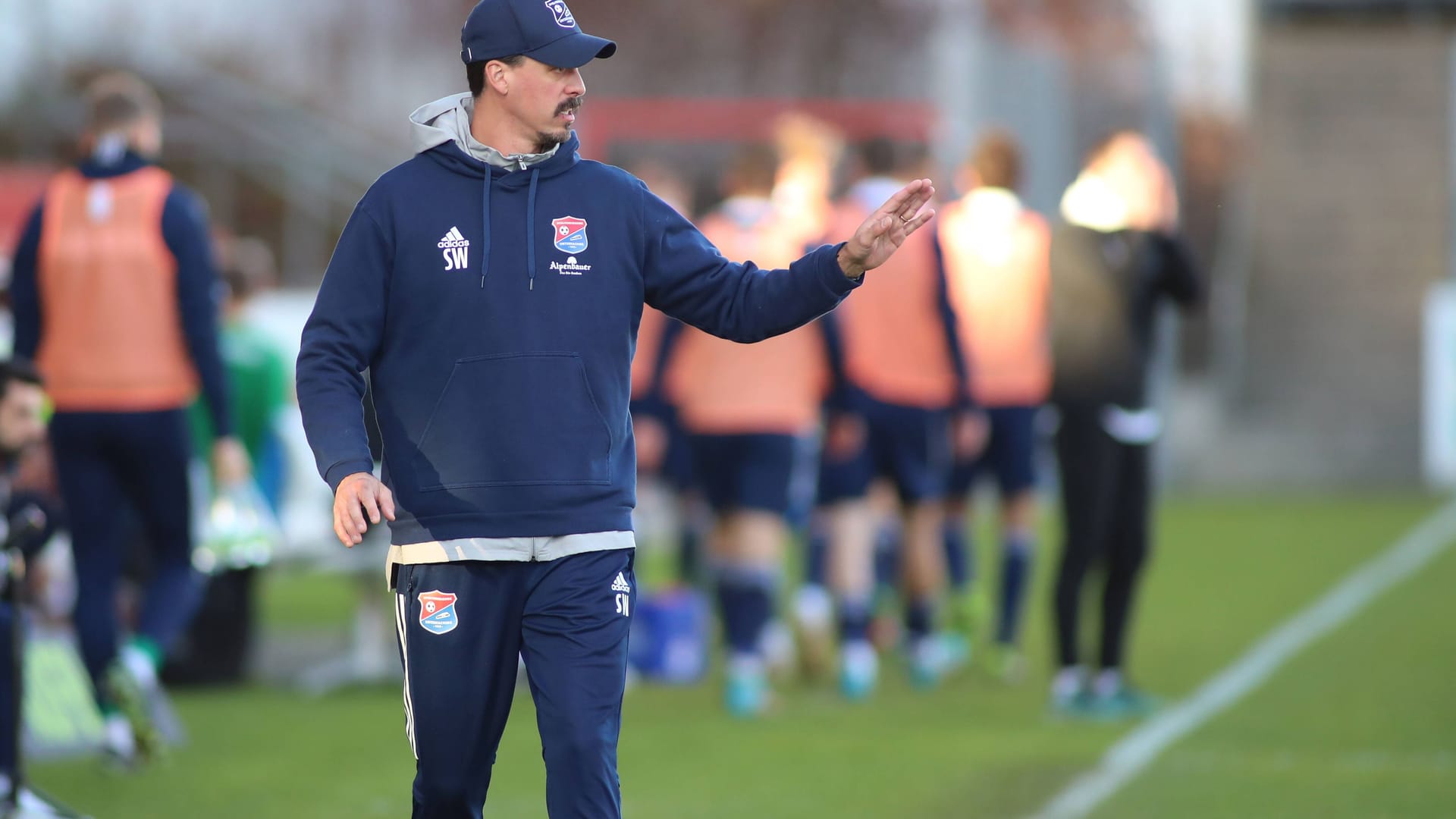 Normalerweise trainiert Fußballcoach Sandro Wagner im Sportpark die SpVgg Unterhaching (Archivbild): Nach Vanessa Huber in diesem Gebiet um das Fußballstadion auch schon gesucht.