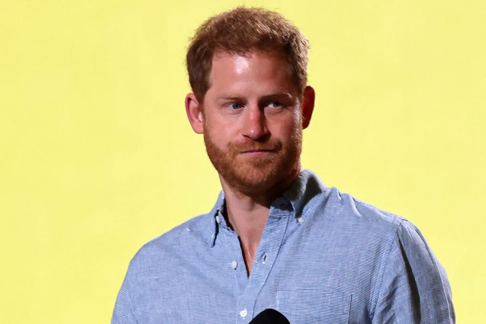Prinz Harry: Er schreibt über Vaterschaftsgerüchte.