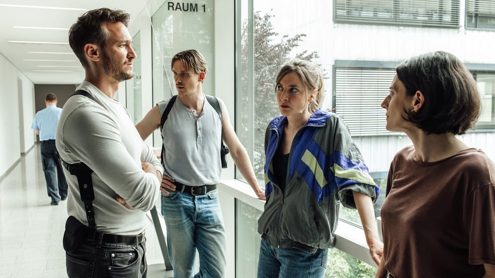 Das Team aus Saarbrücken: Leo Hölzer (Vladimir Burlakov), Adam Schürk (Daniel Sträßer), Pia Heinrich (Ines Marie Westernströer) und Esther Baumann (Brigitte Urhausen).