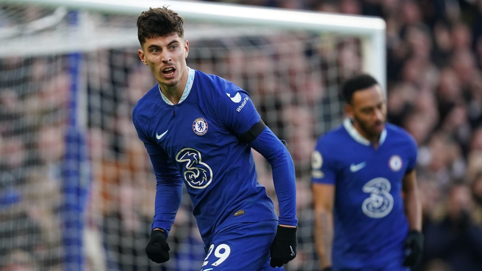 Kai Havertz (l) von FC Chelsea feiert den Treffer seiner Mannschaft: Der Nationalspieler erzielte das goldene Tor für die "Blues".