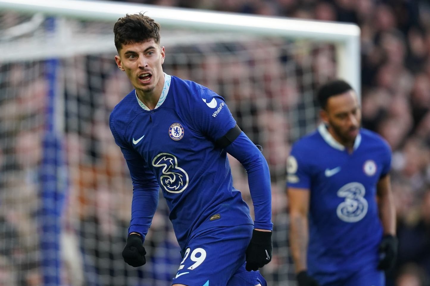 Kai Havertz (l) von FC Chelsea feiert den Treffer seiner Mannschaft: Der Nationalspieler erzielte das goldene Tor für die "Blues".