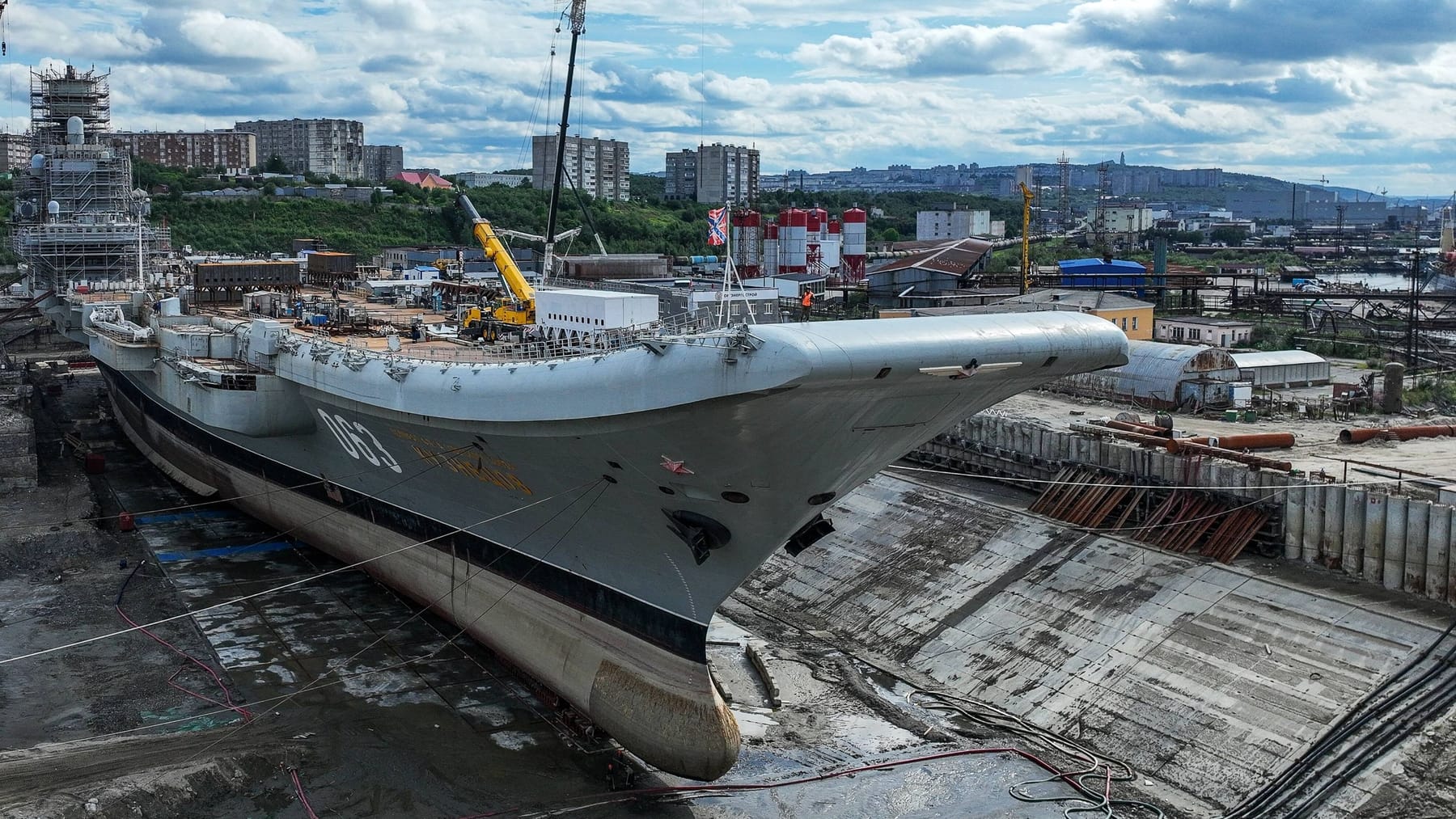 Russlands einziger Flugzeugträger ist offenbar ein Wrack