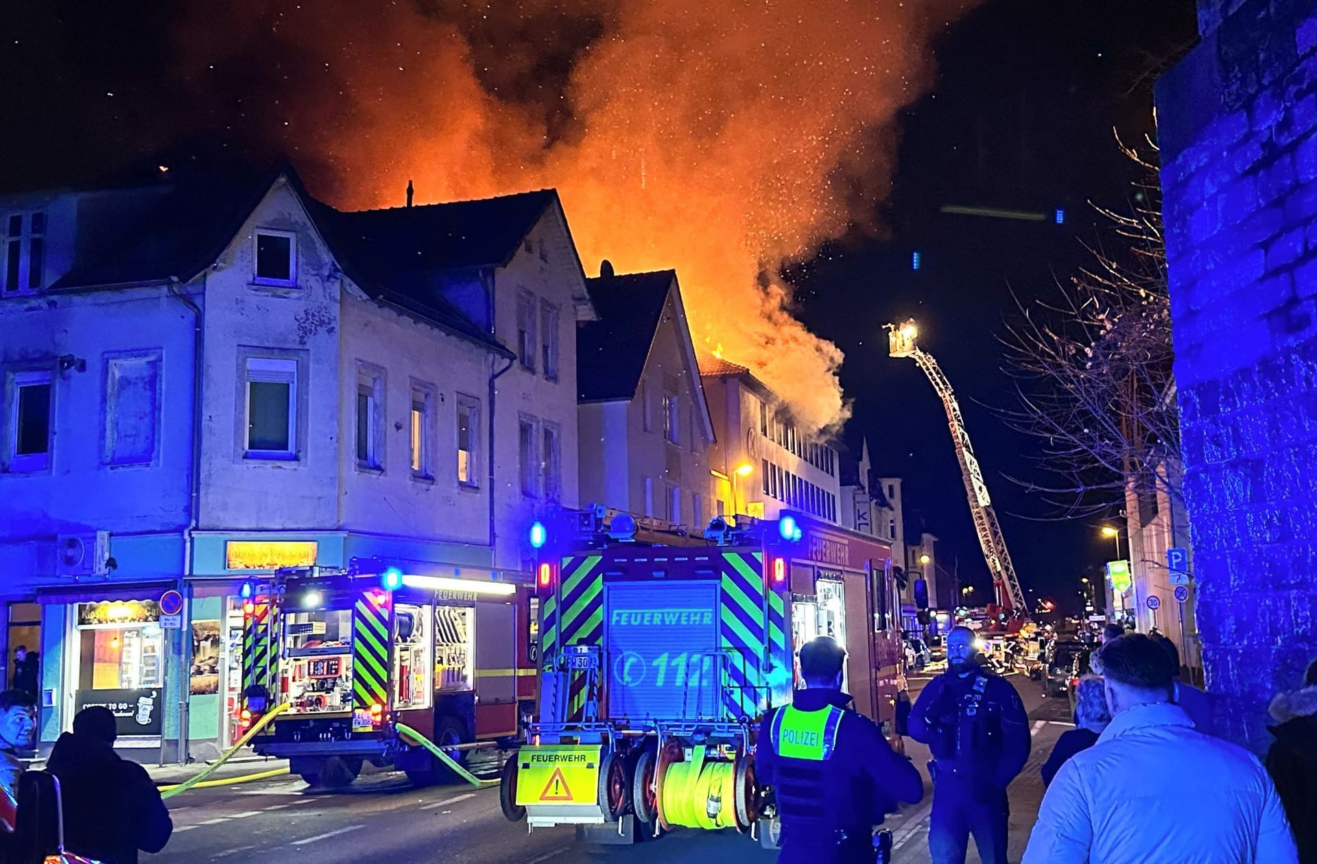 Mehrere Verletzte bei Wohnhausbrand in Bielefeld
