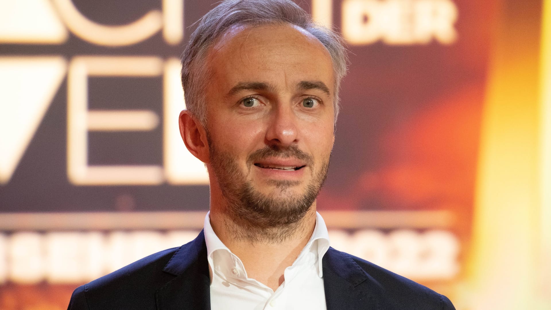 Jan Böhmermann (Archiv): Der Satiriker hat auf seiner Tournee die Stadt Köln kritisiert.