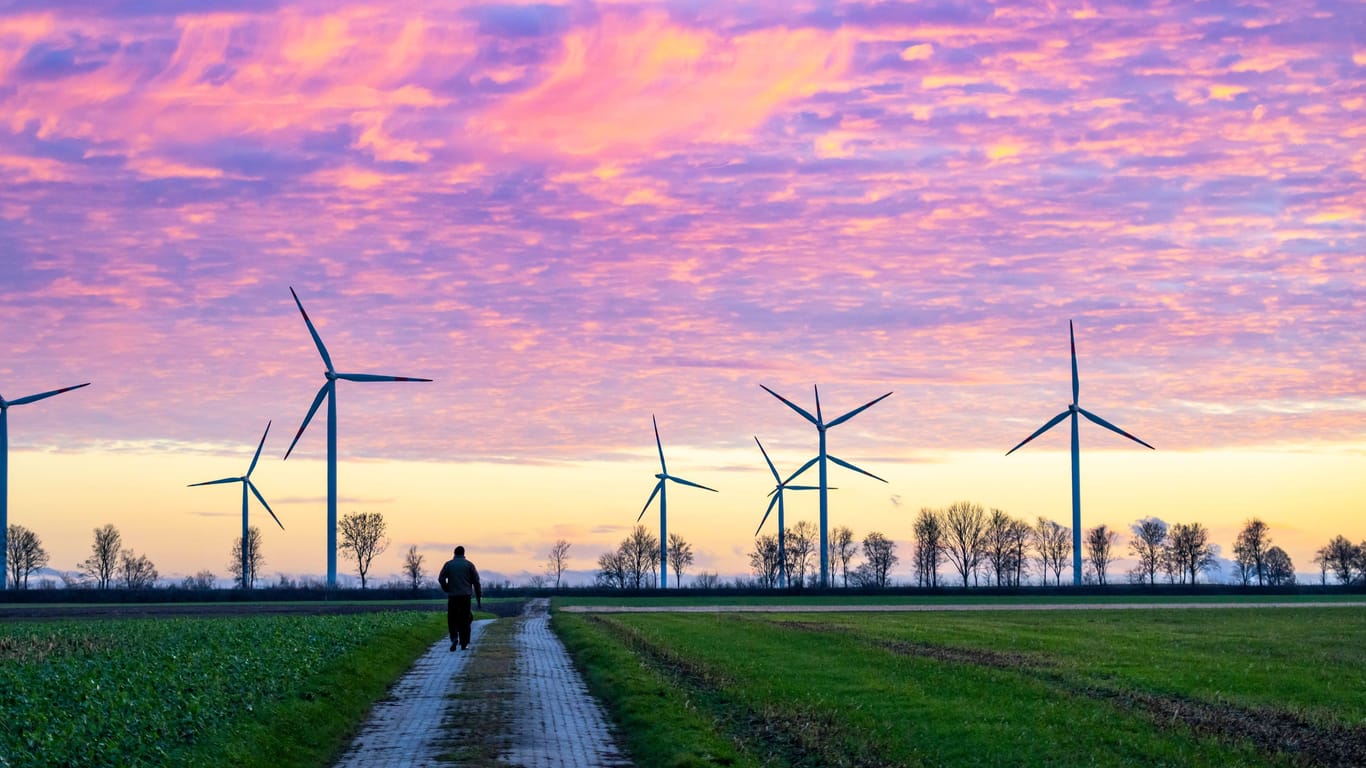 Windpark nahe Erkelenz: Der Anteil von grünem Strom erreichte 2022 zwar ein Rekordhoch. Einen deutlich beschleunigten Ausbau von erneuerbaren Energiequellen gab es in Deutschland jedoch nicht.