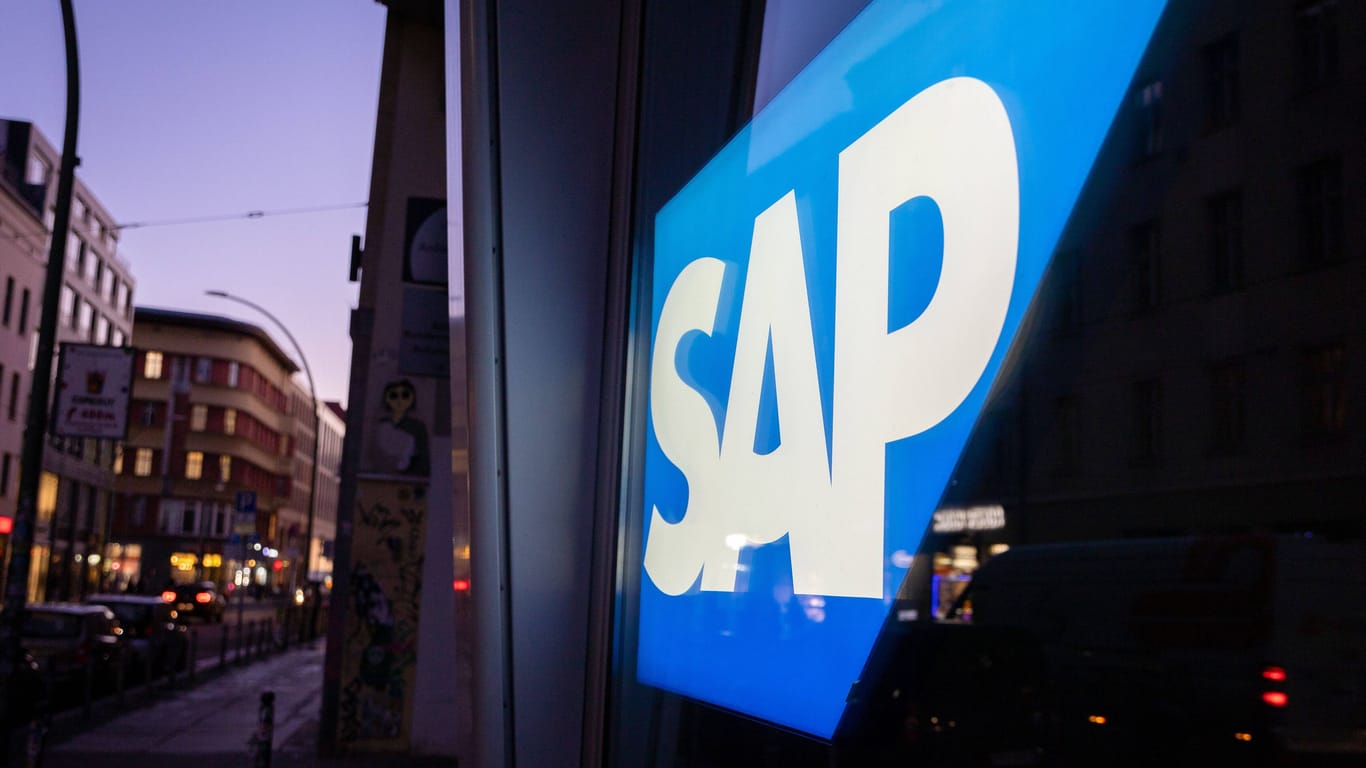 Ein Logo des Unternehmens SAP: Das Unternehmen reiht sich in die jüngste Entlassungswelle in der weltweiten Technologiebranche ein.
