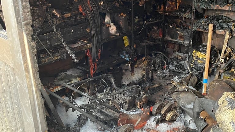 Alles vernichtet: Ein Foto vom Inneren des ausgebrannten Schuppen zeigt das Ausmaß des Feuers vom 10. Januar.