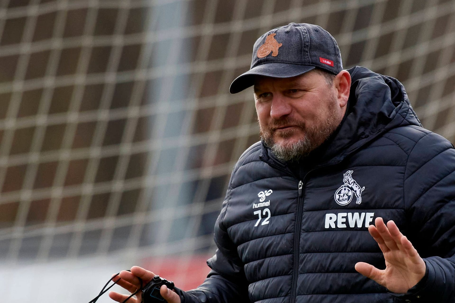 Steffen Baumgart: Er muss in seiner Defensive umplanen.