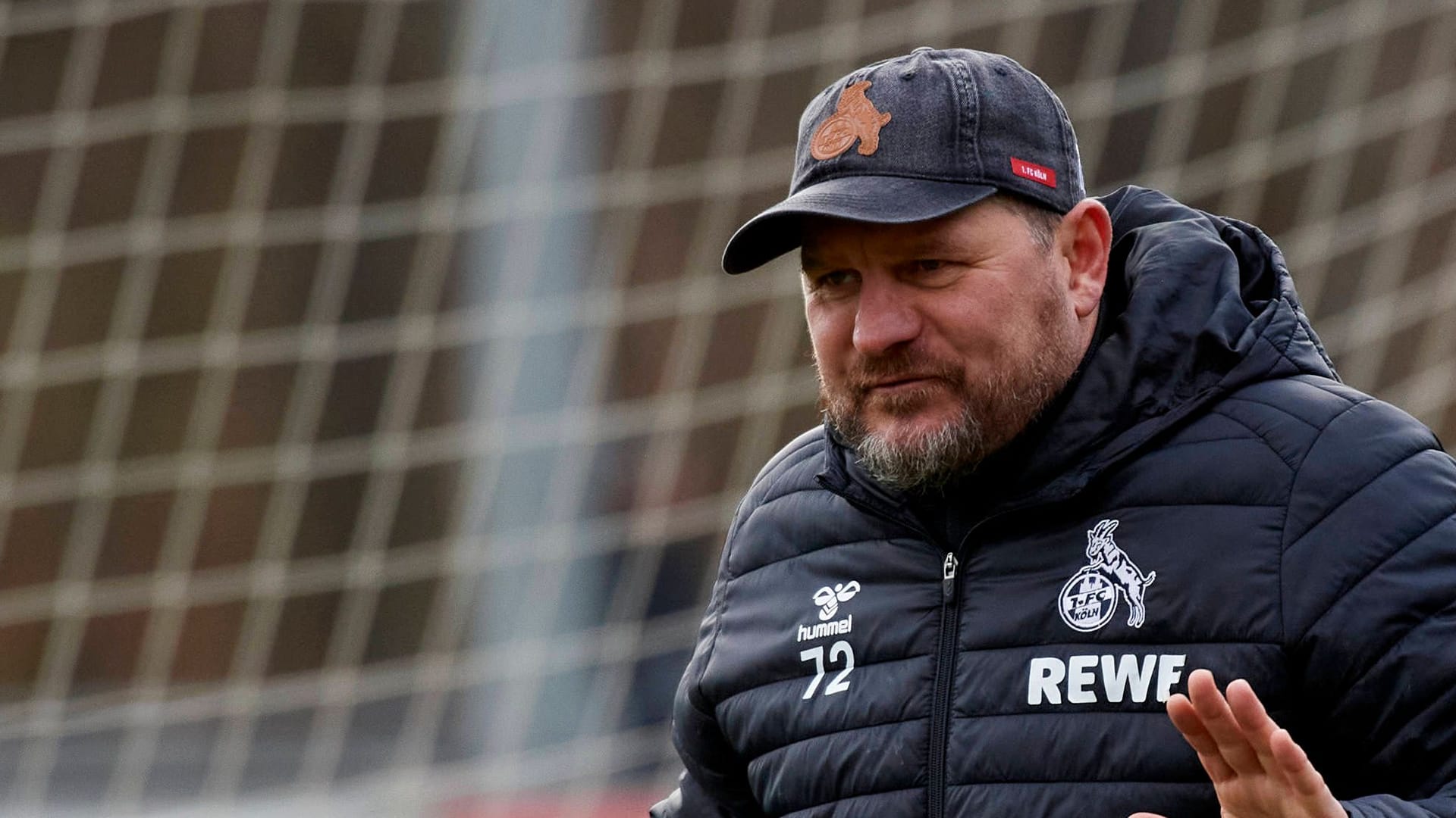 Steffen Baumgart: Er muss in seiner Defensive umplanen.