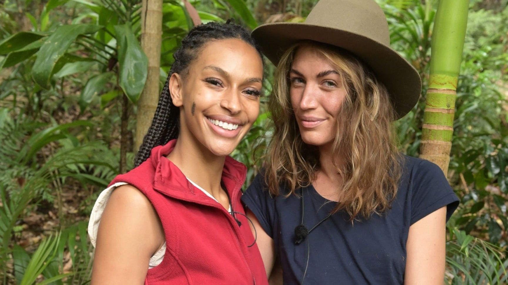 Cecilia Asoro und Tessa Bergmeier müssen zusammen zur Schatzsuche.