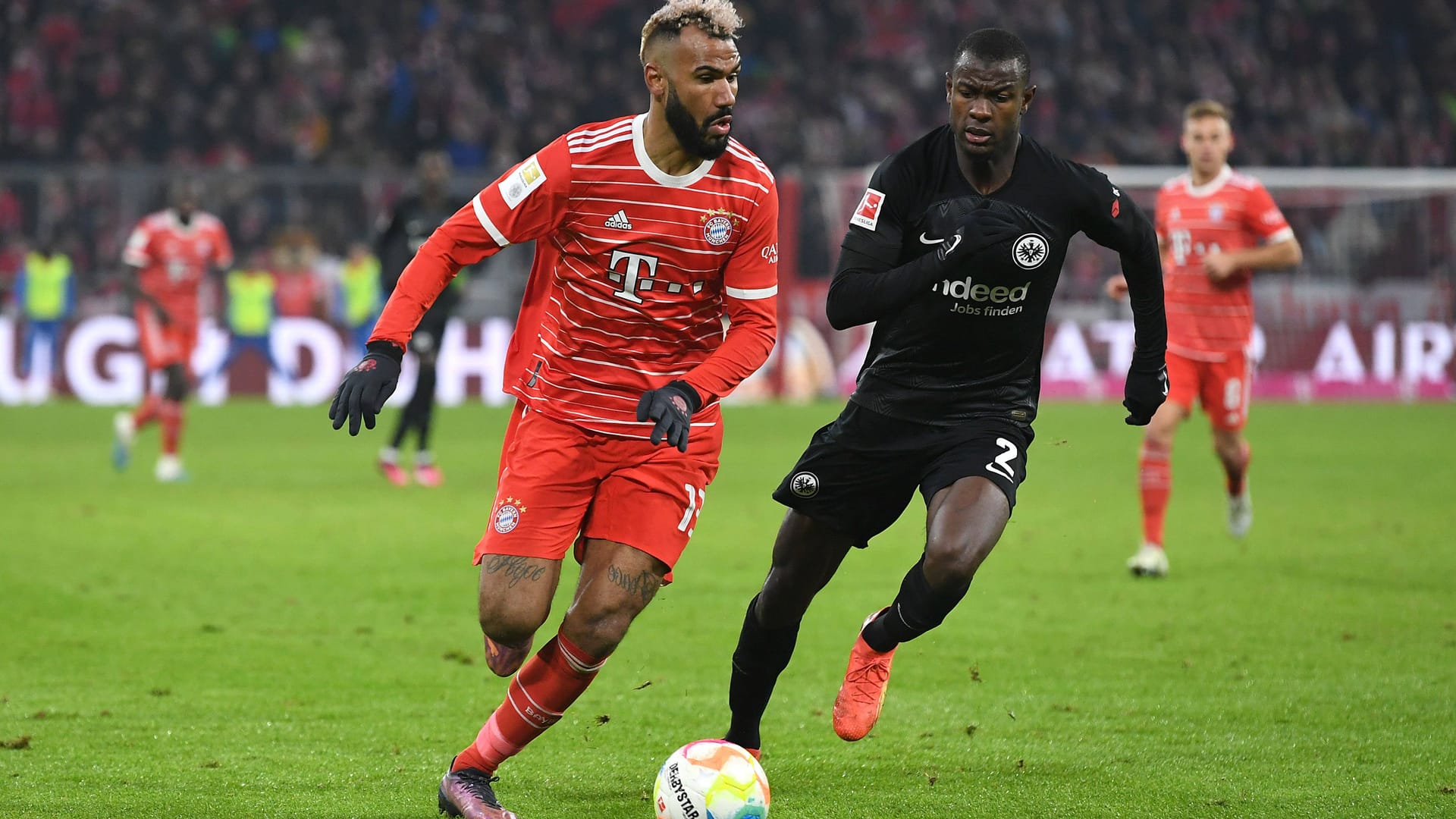 Eric Maxim Choupo-Moting (l.) und Evan Ndicka: Vor dem sportlichen Duell soll es zu Auseinandersetzungen zwischen Fans gekommen sein.