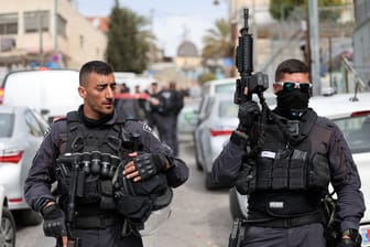 Waffengewalt in Israel: Nach zwei Angriffen in den vergangenen Tagen will Israel die Waffengesetze lockern.