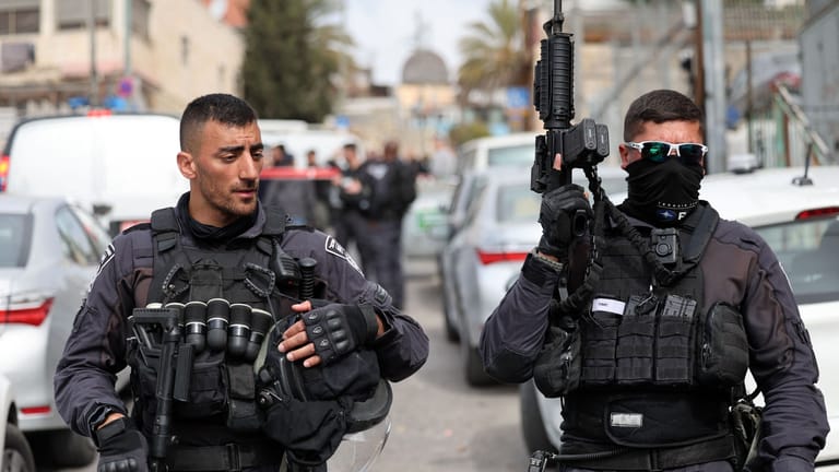 Waffengewalt in Israel: Nach zwei Angriffen in den vergangenen Tagen will Israel die Waffengesetze lockern.