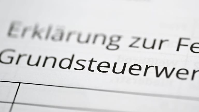 Ein Formular zur Angabe für die Grundsteuer (Archivfoto): Drei von vier Erklärungen seien bis Dienstag ein, erklärte das Finanzressort.