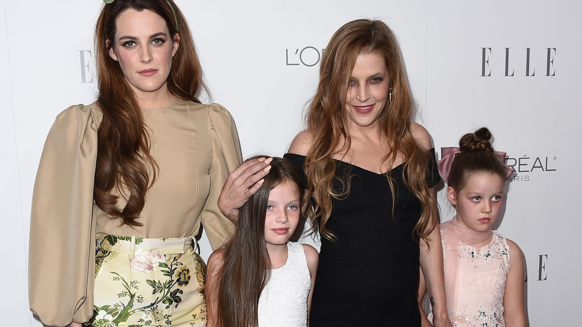 Lisa Marie Presley (2.v.l.) mit ihren Töchtern Riley Keough (l.), Finley Lockwood (2.v.l.) und Harper Lockwood (r.) bei einer Veranstaltung in Los Angeles.