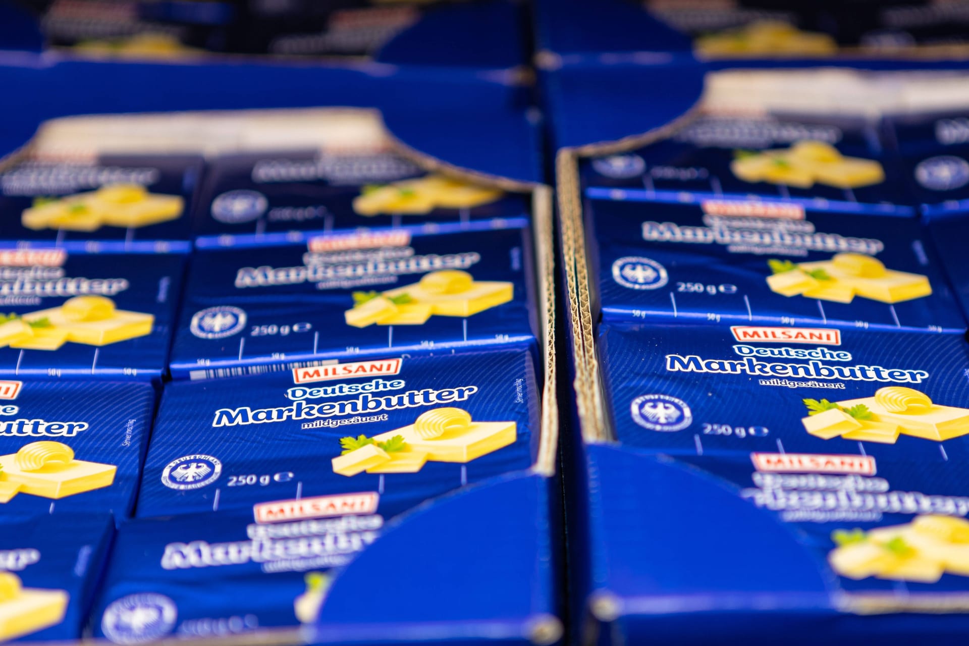 Deutsche Markenbutter von der Aldi-Eigenmarke "Milsani": Der Preis für das Produkt ist gesunken, doch Milch wird teurer.