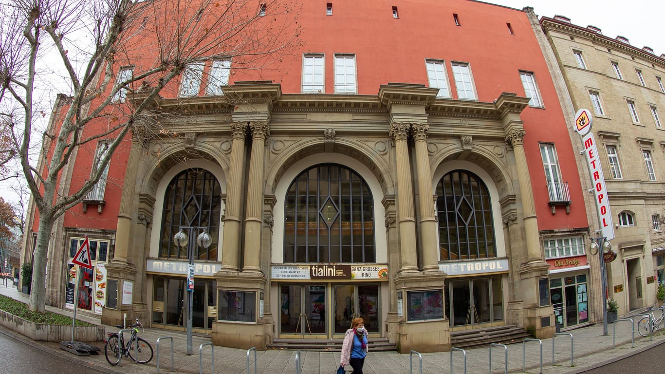 Blick auf das Gebäude des Metropol-Kino in der Bolzstrasse: Das Gebäude das der Union Investment gehört, soll demnächst wieder ein Kino beherbergen.