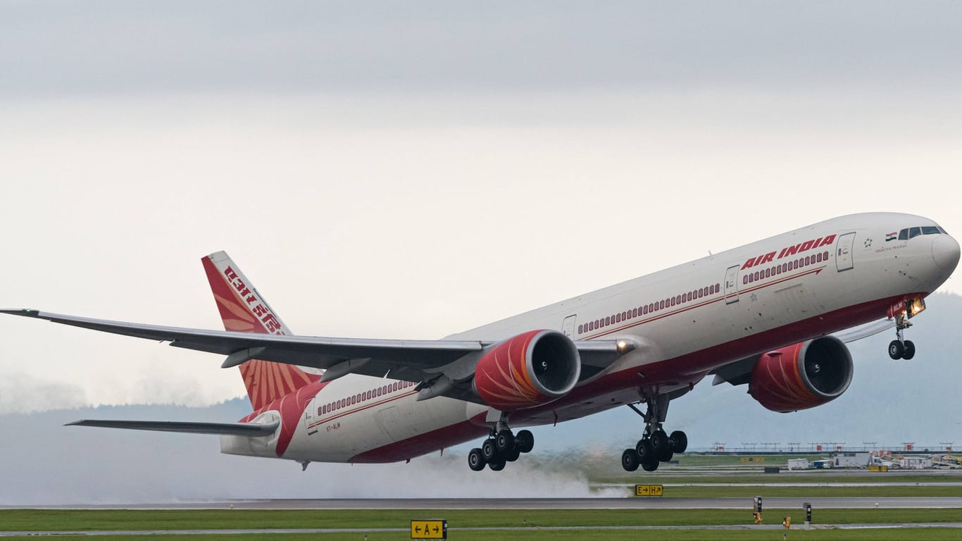 Ein Passagier, der während eines Air-India-Fluges auf eine Mitreisende uriniert hatte, erhielt von der Airline vier Monate Flugverbot.