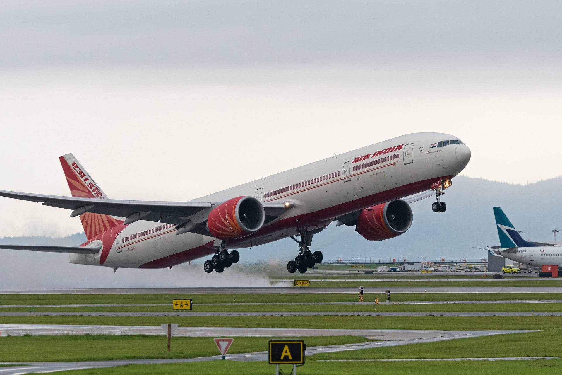 Ein Passagier, der während eines Air-India-Fluges auf eine Mitreisende uriniert hatte, erhielt von der Airline vier Monate Flugverbot.