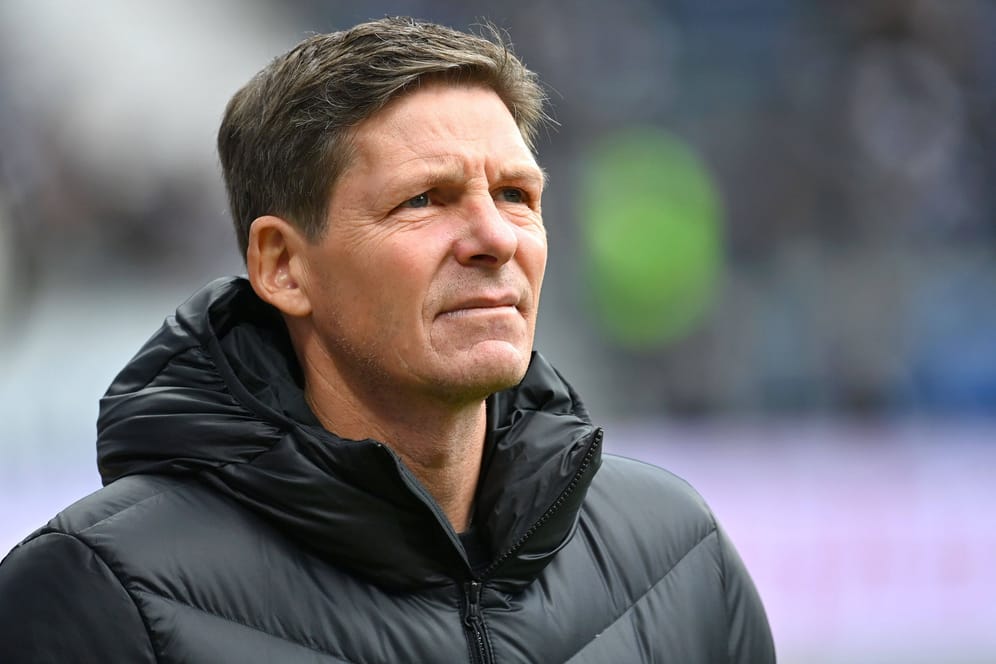 Oliver Glasner: Der Frankfurt-Coach sieht seine Mannschaft durch die Vorgänge um den Klub-Präsidenten nicht beeinflusst.