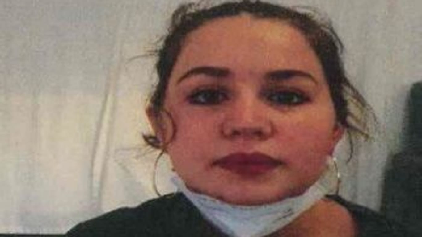 Die 16-jährige Amina Zukic; Die Polizei fahndet mit diesem Bild nach dem Mädchen.