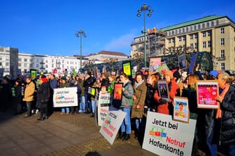 Gruner und Jahr entlässt 700 Mitarbeiter. Am 7. Februar 2023 fand eine Demonstration auf dem Rathausmarkt statt.