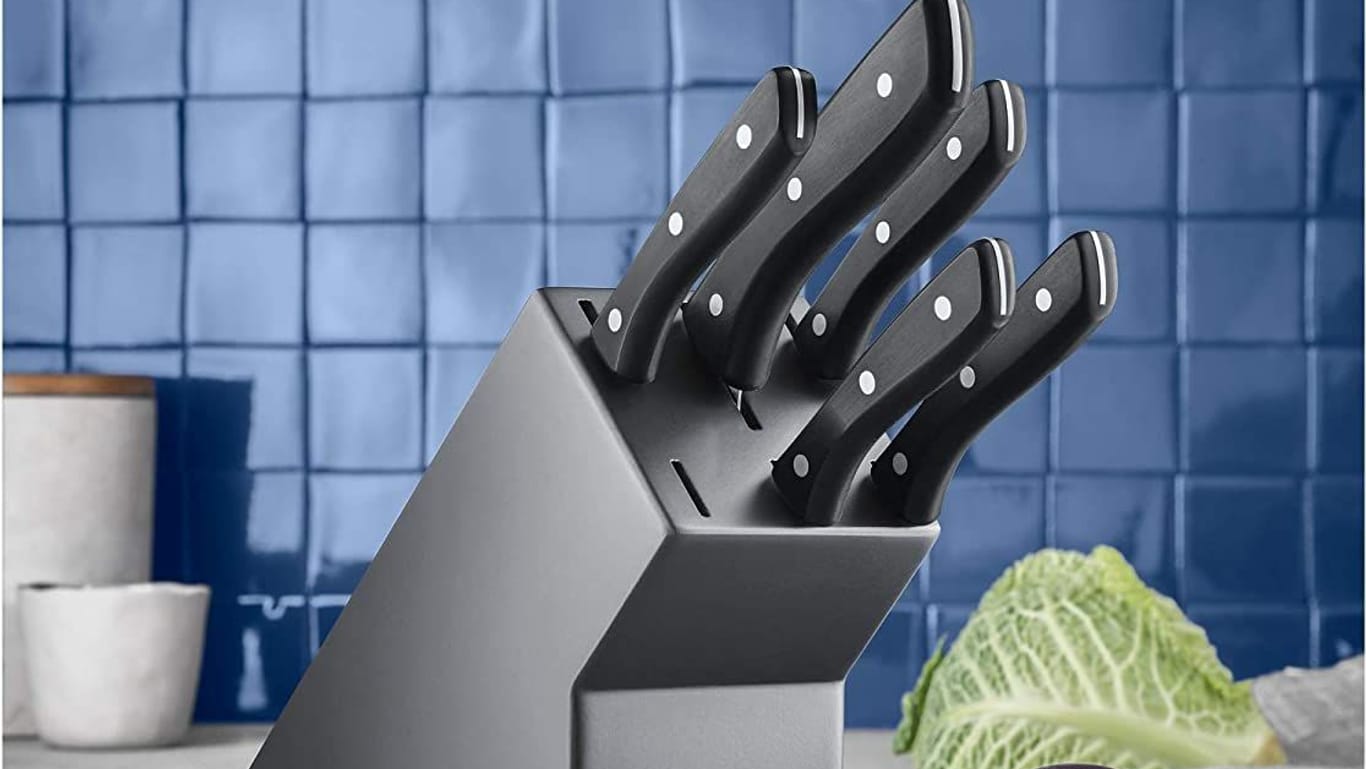 Küchen-Angebote des Tages: Amazon reduziert 7-teiligen Messerblock von WMF samt Messerset auf unter 80 Euro.