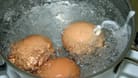 Eier kochen: Wenn die Schale platzt, ist das ärgerlich.