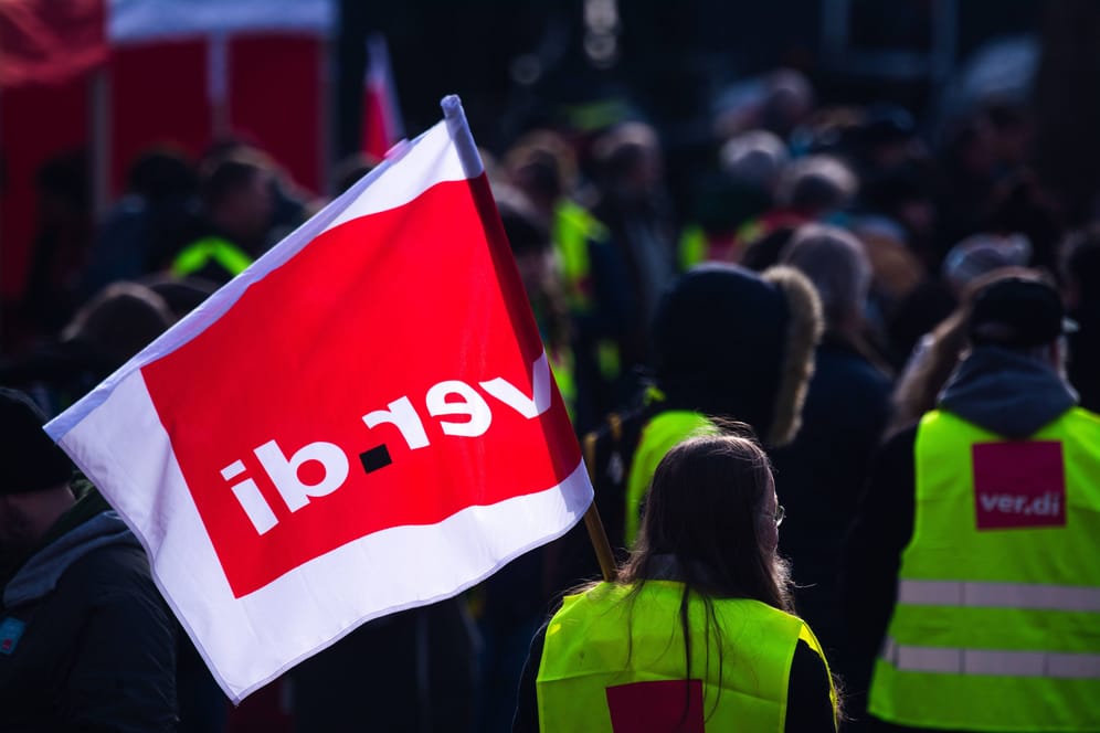 Mitglieder der Gewerkschaft verdi: In Köln werden am 27. Februar unter anderem die KVB und Kitas bestreikt.