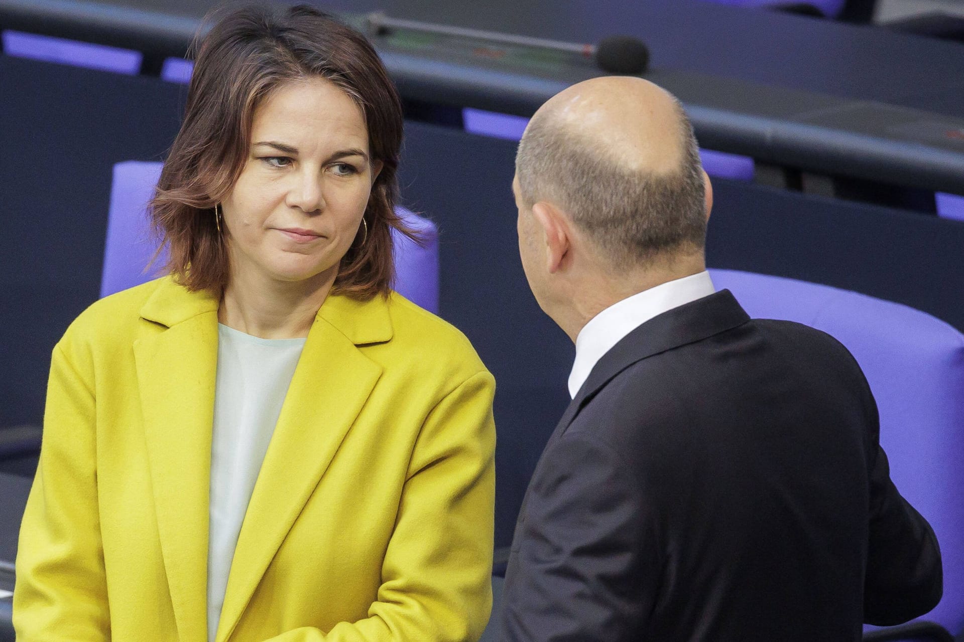 Annalena Baerbock und Olaf Scholz: Sind die beiden sich uneinig in Sachen außenpolitischer Rolle Deutschlands?