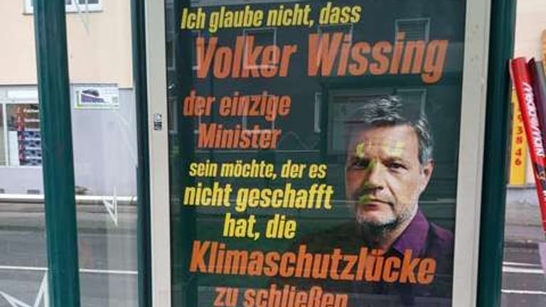 Fake-Plakate der Grünen in Braunschweig: In mehreren niedersächsischen Städten haben Aktivisten die Plakate verteilt.