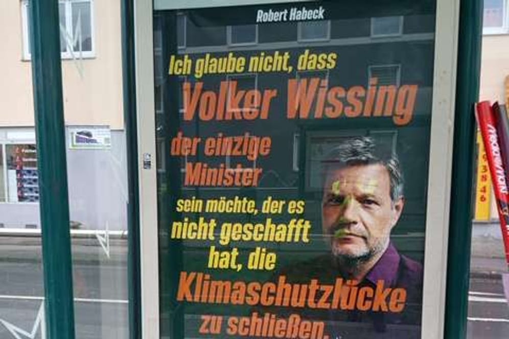 Fake-Plakate der Grünen in Braunschweig: In mehreren niedersächsischen Städten haben Aktivisten die Plakate verteilt.