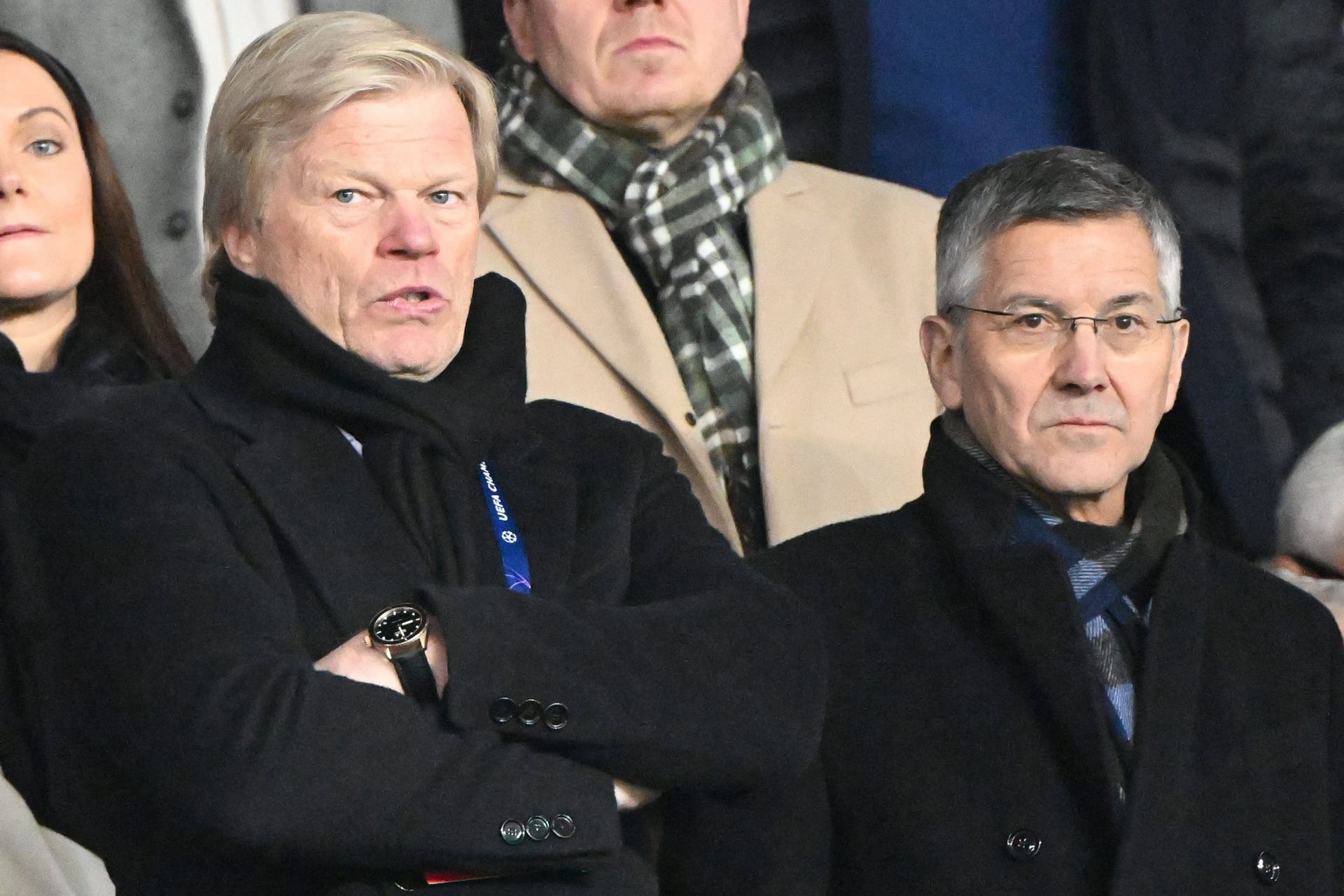 Oliver Kahn (l.) und Herbert Hainer: Auch sie mussten länger am Pariser Flughafen warten als erwünscht.