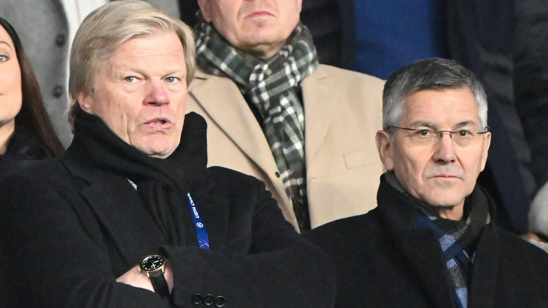 Oliver Kahn (l.) und Herbert Hainer: Auch sie mussten länger am Pariser Flughafen warten als erwünscht.