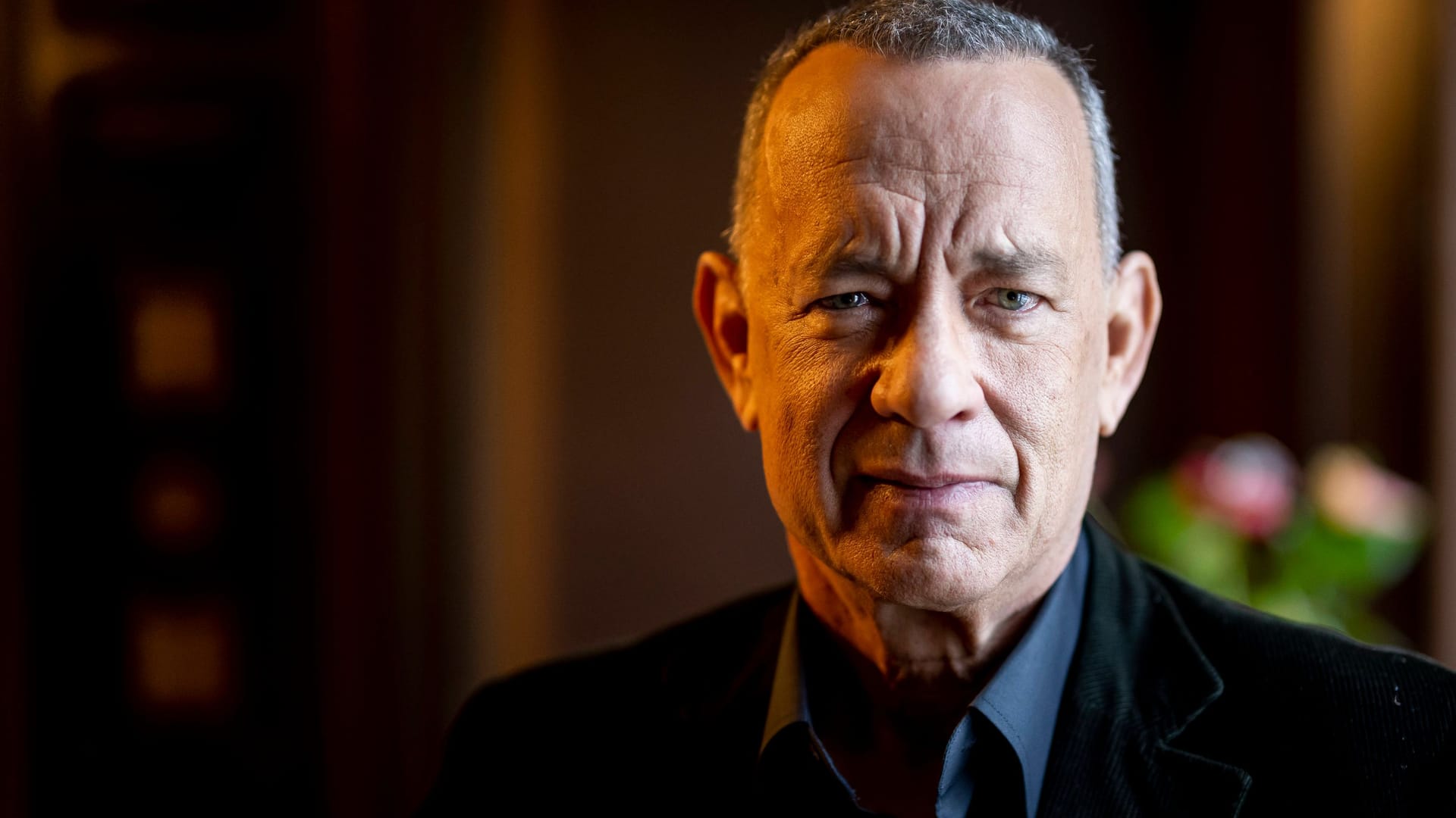 Tom Hanks: Der Schauspieler zeigt sich in seinem neuen Film von einer ungewohnten Seite.