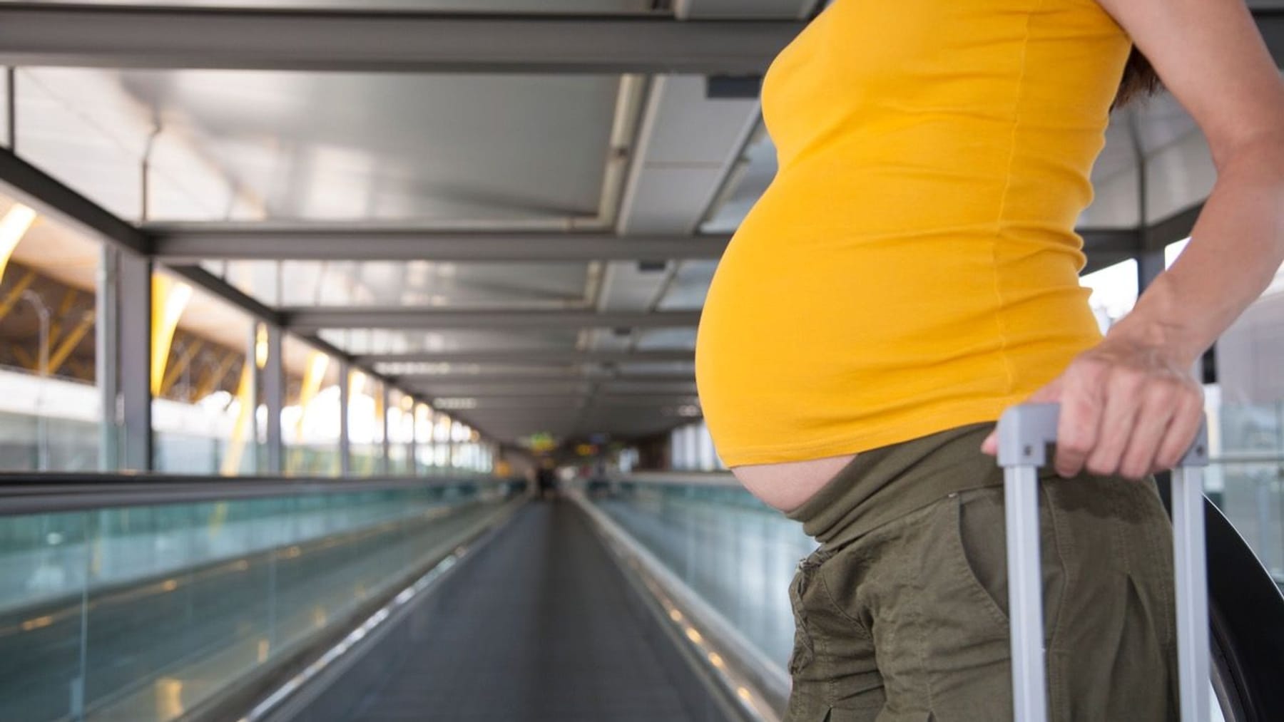 ¿Gira de nacimiento?  Argentina investiga el ingreso de mujeres embarazadas