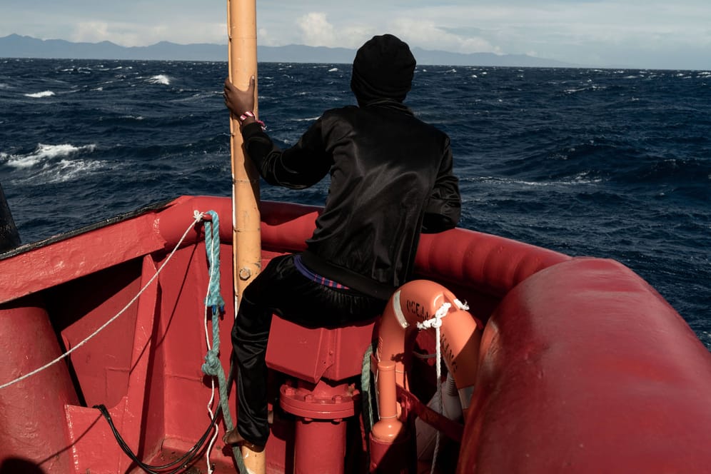 Ein Flüchtling auf einem Boot: Für den Tod des Bruders macht das Gericht Ungarn verantwortlich.