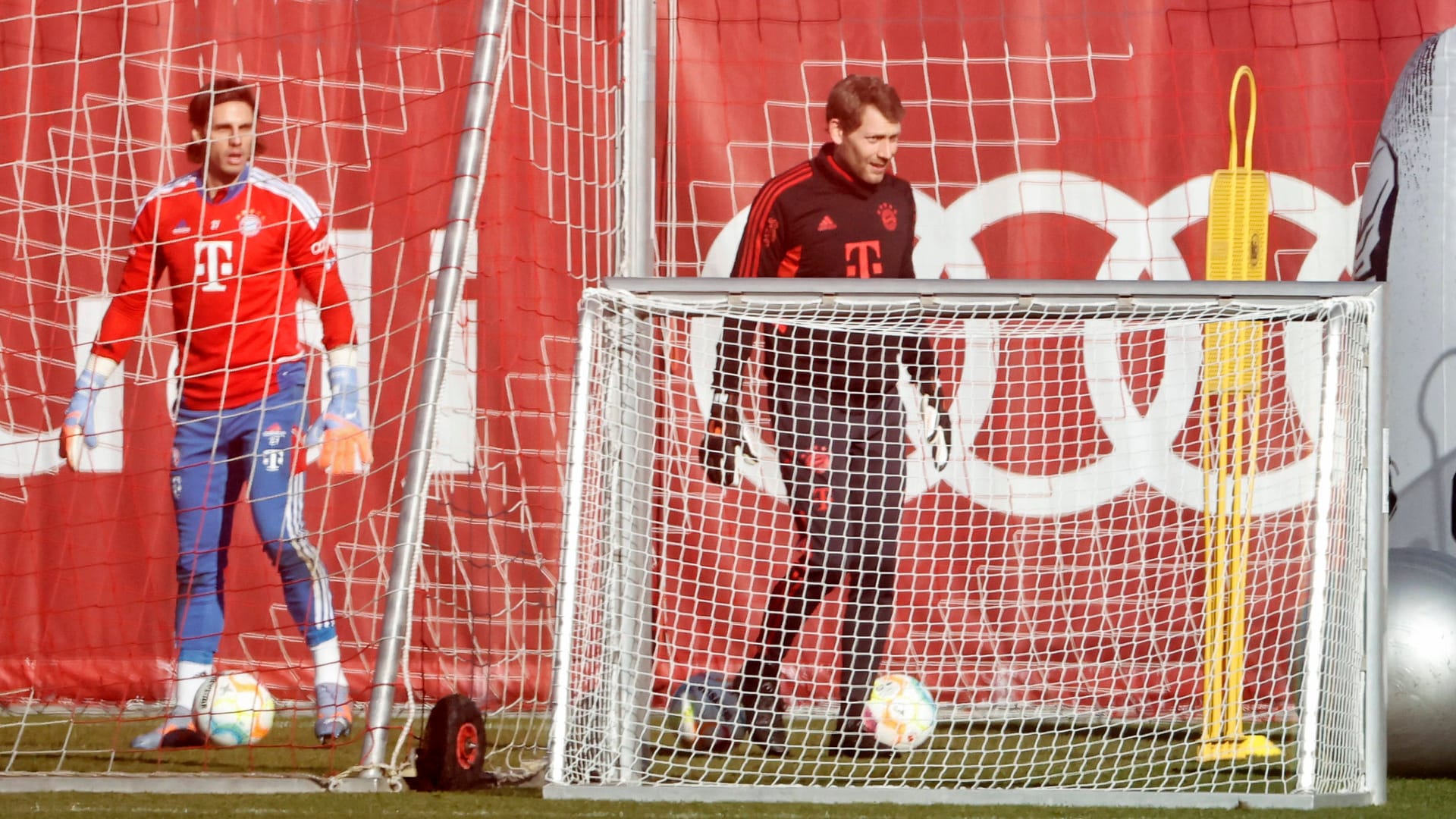 Yann Sommer (l.) im Torwarttraining mit Michael Rechner.