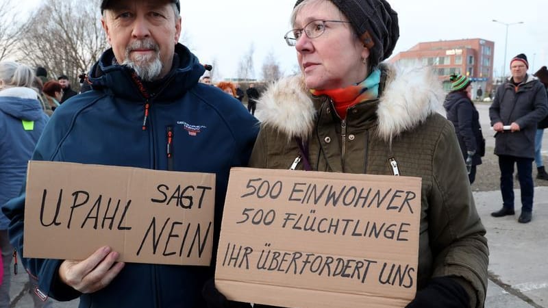 Proteste gegen eine neue Flüchtlingsunterkunft in Upahl, Mecklenburg-Vorpommern (Symbolbild): Der 500-Einwohner-Ort sollte 500 Geflüchtete unterbringen.