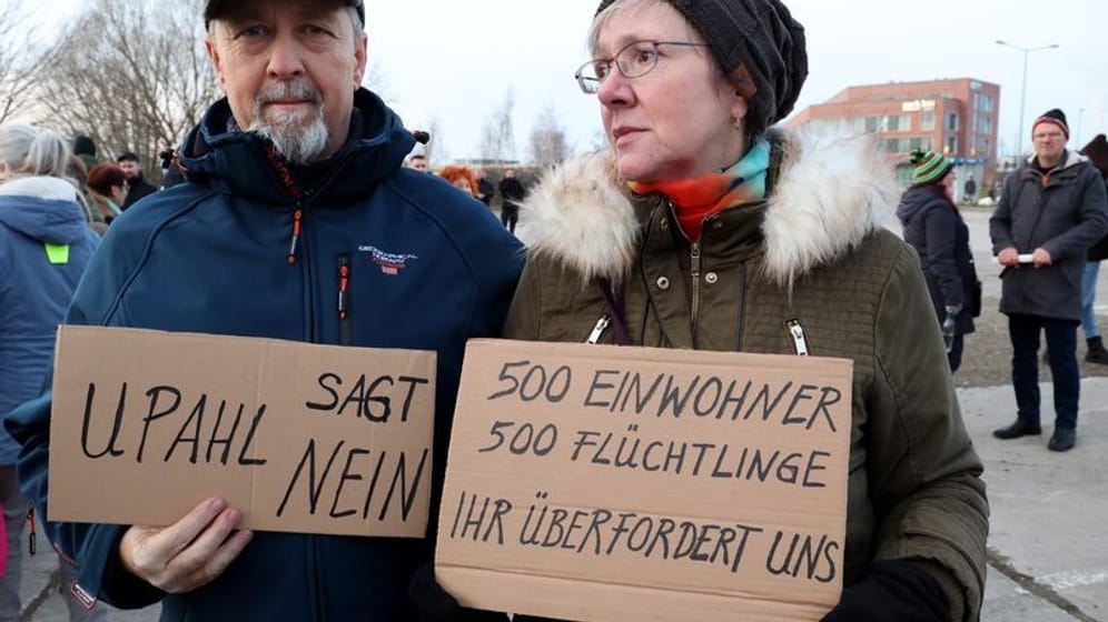 Proteste gegen eine neue Flüchtlingsunterkunft in Upahl, Mecklenburg-Vorpommern (Symbolbild): Der 500-Einwohner-Ort sollte 500 Geflüchtete unterbringen.