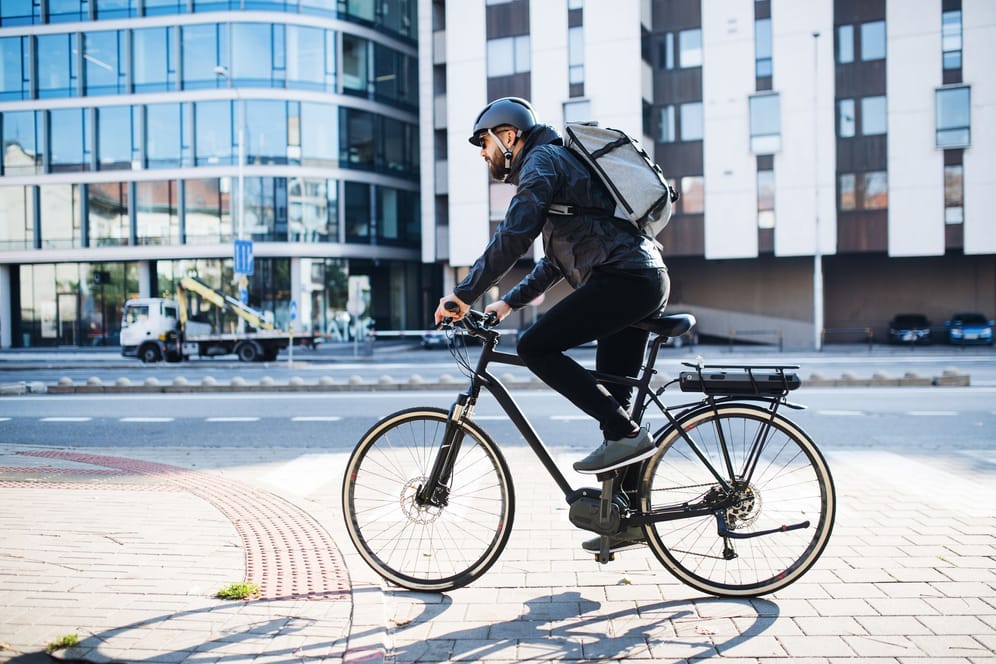 E-Bike 60 km/h Zulassung: Führerscheinbesitzer der Klasse AM dürfen E-Bike mit 45 km/h im Straßenverkehr nutzen.