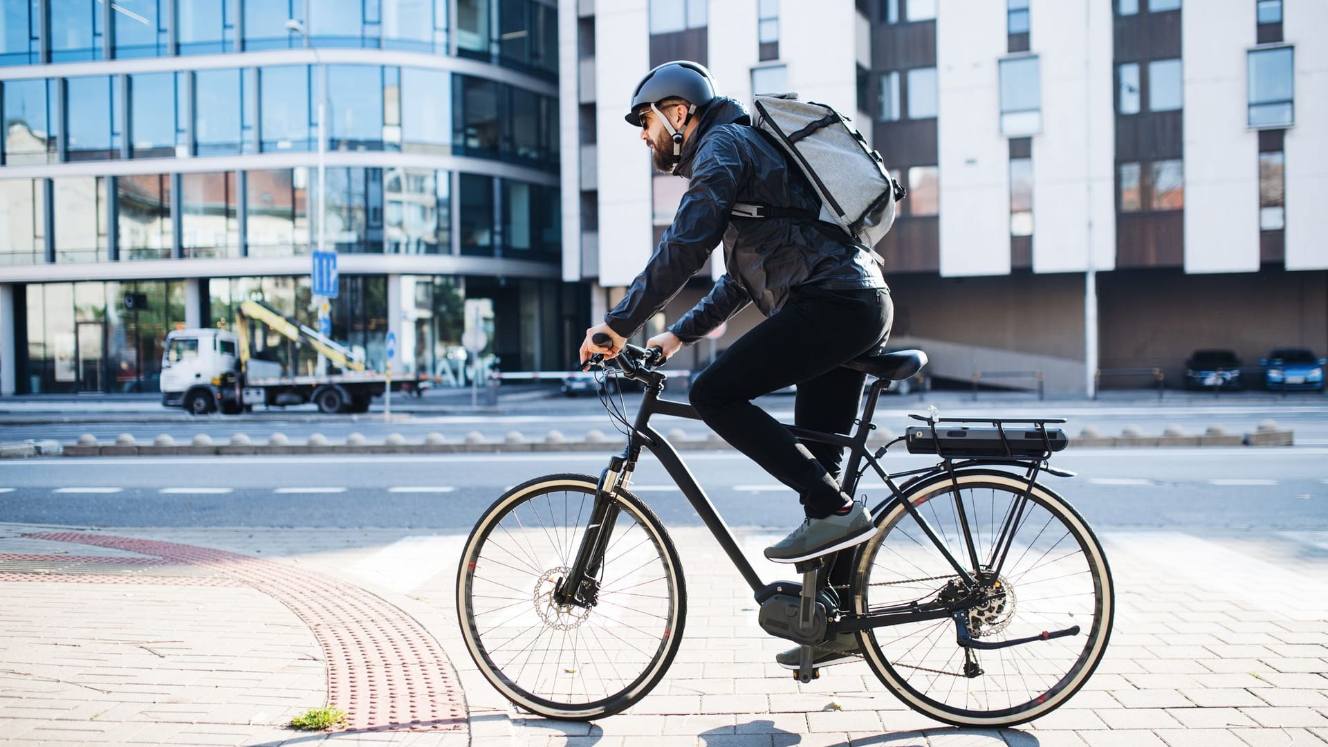 E-Bike 60 km/h Zulassung: Führerscheinbesitzer der Klasse AM dürfen E-Bike mit 45 km/h im Straßenverkehr nutzen.