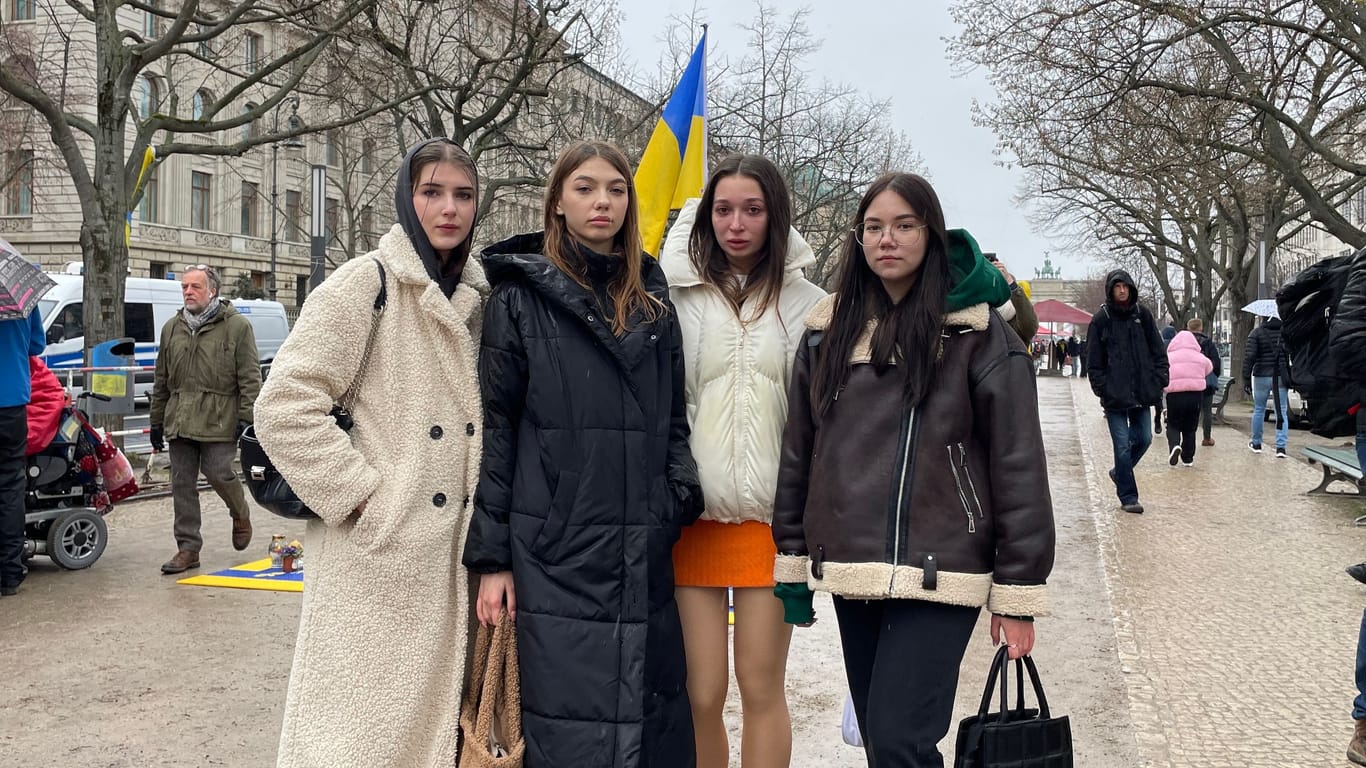 Yulia Pryimachuk, Viktoriia Grytsyk, Anastasiia But, Anastasiia Danyliuk (von links): "Wir wollen doch nur nachhause"